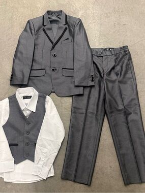 Mini World 4 Piece Silver Lame Suit with Black Accents (See Measurements) NWOT